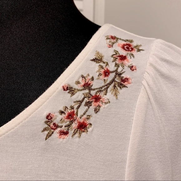 American Eagle Outfitters Soft & Sexy Floral Top - Picture 3 of 14